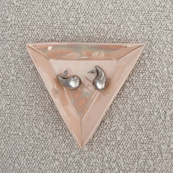 REVOLVE - Amber Sceats Lila Earrings in Silver - Picture 3 of 4